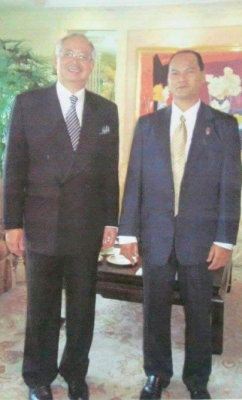 Sirul was on Najib's protection team at the time. The pregnant ex-girlfriend of Najib's agent in the Scorpene defence contract was blackmailing him for her 'cut'. She had told people she had earlier been Najib's girlfriend too.