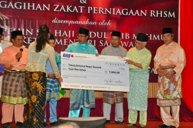 Cheque with Taib 2