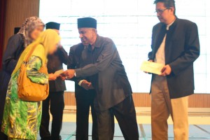 Daud-gives-donations-to-poor