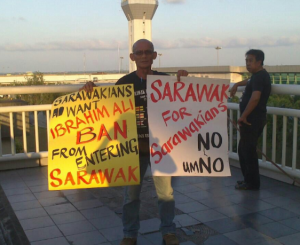 Sarawak activist and Radio Free Sarawak DJ Papa Orang Utan protests Ibrahim Ali's presence in Sarawak