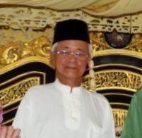 Abang Ahmad Urai, speaker DUN Sarawak ke dulu menya ari parti PBB lalu diatu mangku pengawa nyadi Tuai Pampang UMNO di Kuala Lumpur, bekaul rapit enggau sida Yusuf sebilik, ti mega nyadika pemegai sher besai dalam kompeni nya