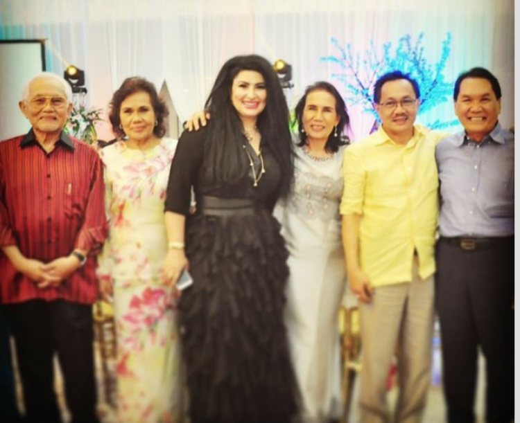 Adenan's former wife, Taib's sister Zainab, is 4th from left